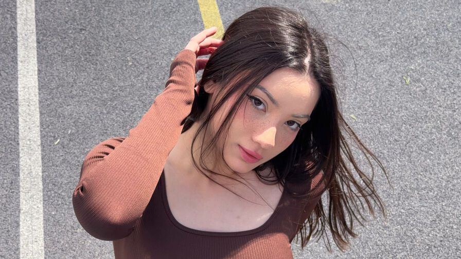 KiraBedlamy – Female | Glam Magazine