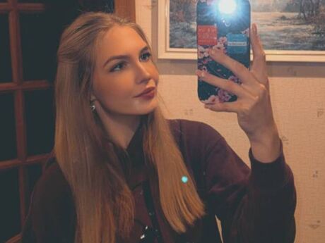 Chat with KateyTouriny