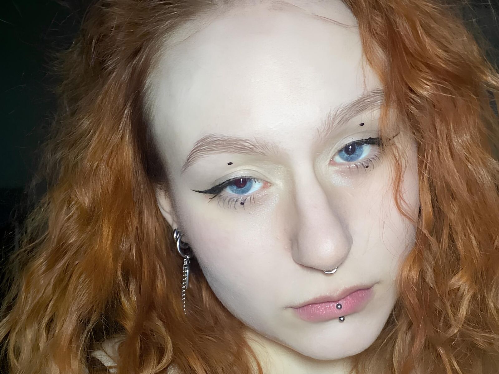 Live cam for LoiseLevitan