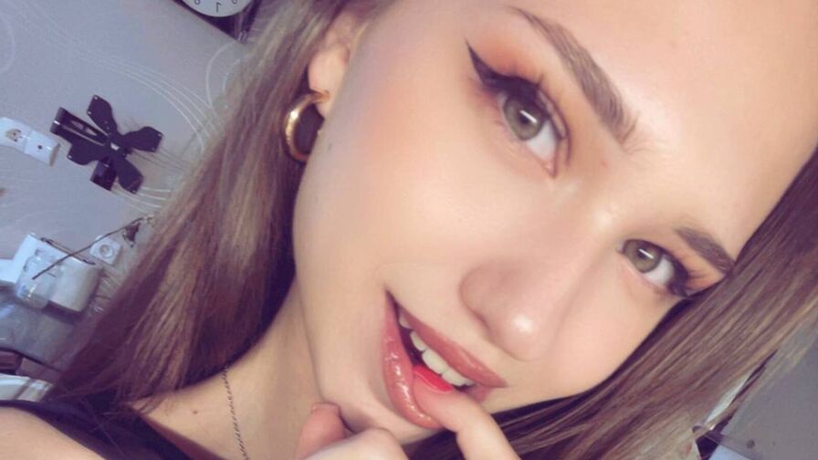 Watch EarthaMaruyama live on Sex Girls Blend