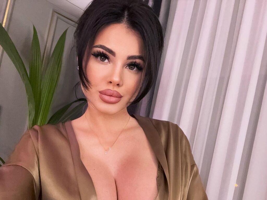 MetishaOwen Photo