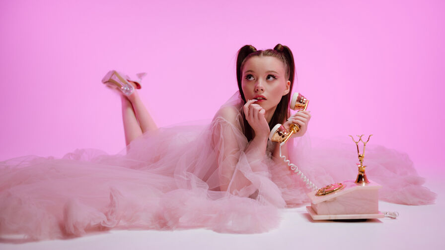 Watch KeiraAce on CoolMagazineOnline.com