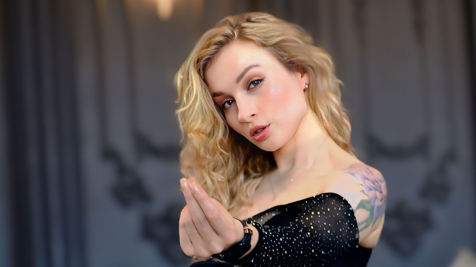 VerdgyMills erotic portrait