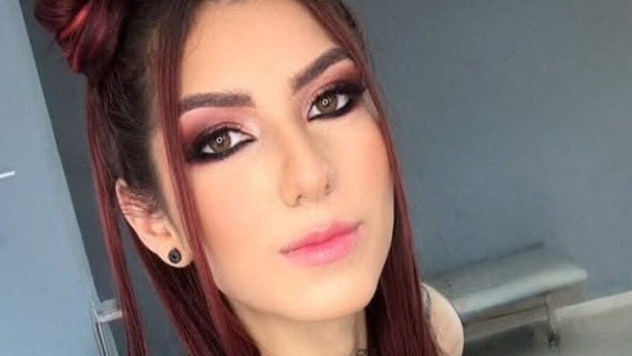 Watch LucyLunas live on shemalefreeporn.net