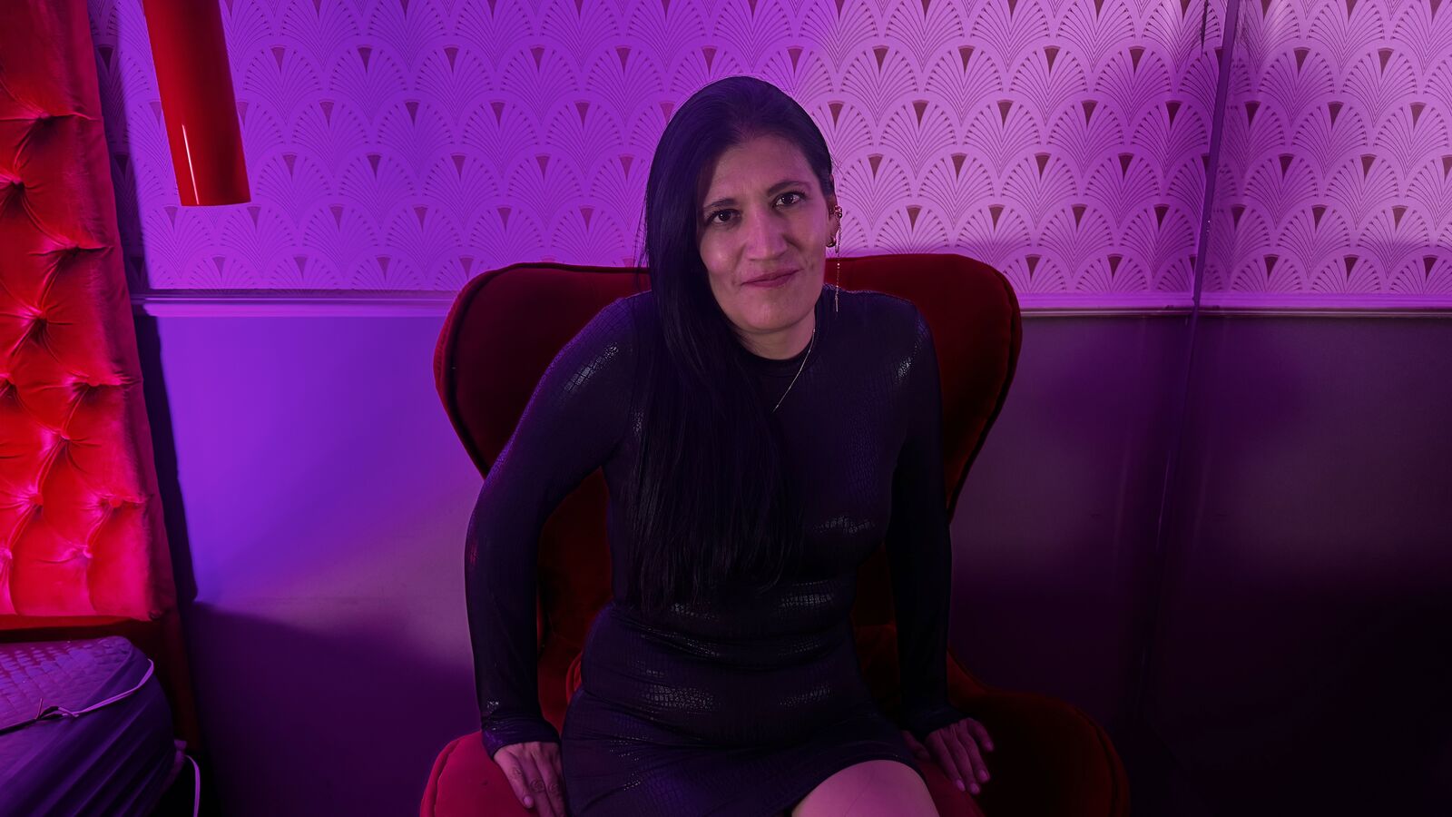 AnnyBleid glamour portrait