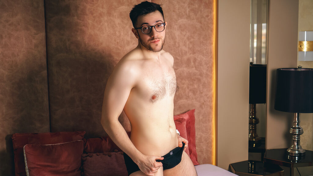 LukeAdams live cam model at LiveJasmin