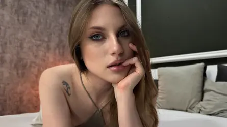 AryaBleair's chat room