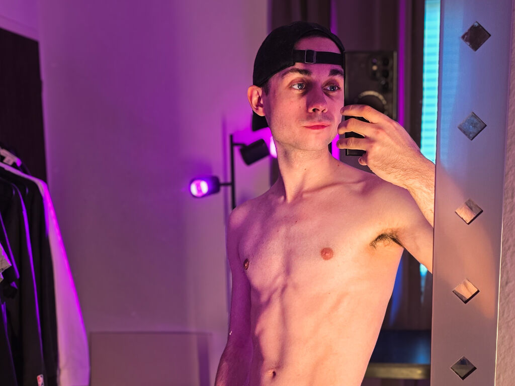 BareBastian LiveJasmin model room profile