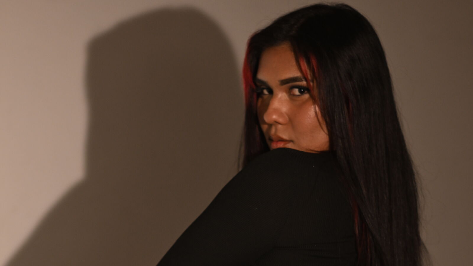AlizLatifa glamour portrait