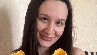 LanaGlow live cam girl profile