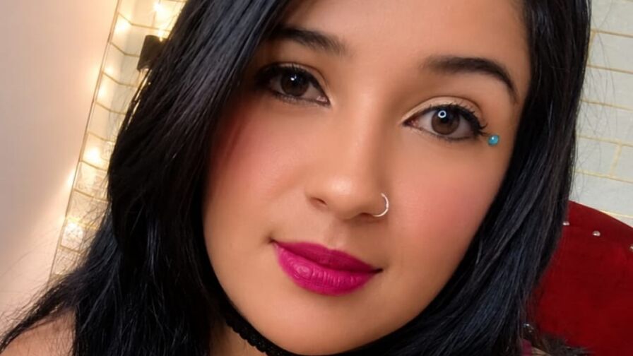 Watch LuxyMia live on shemalefreeporn.net