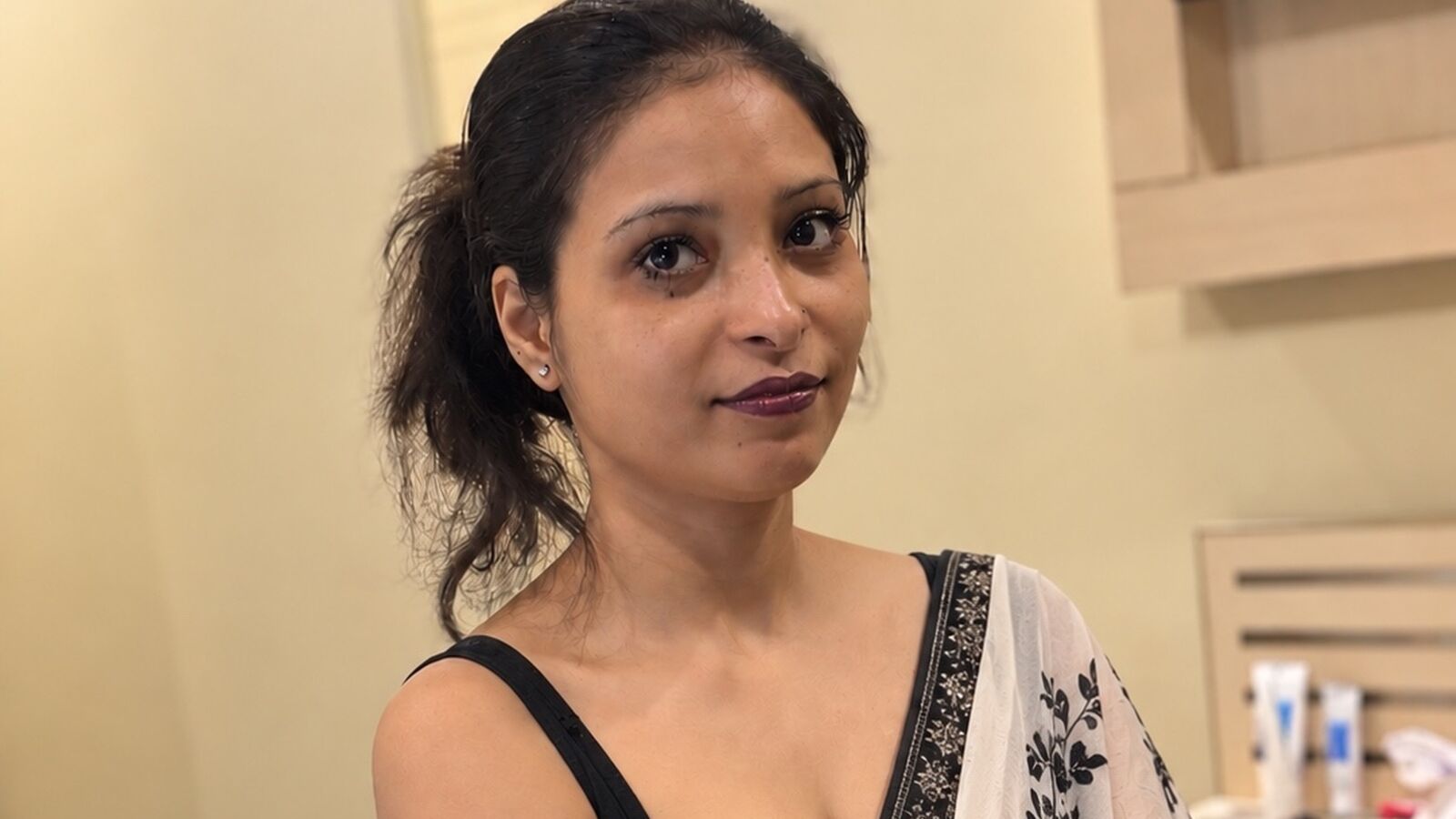 KiaraMuse erotic portrait
