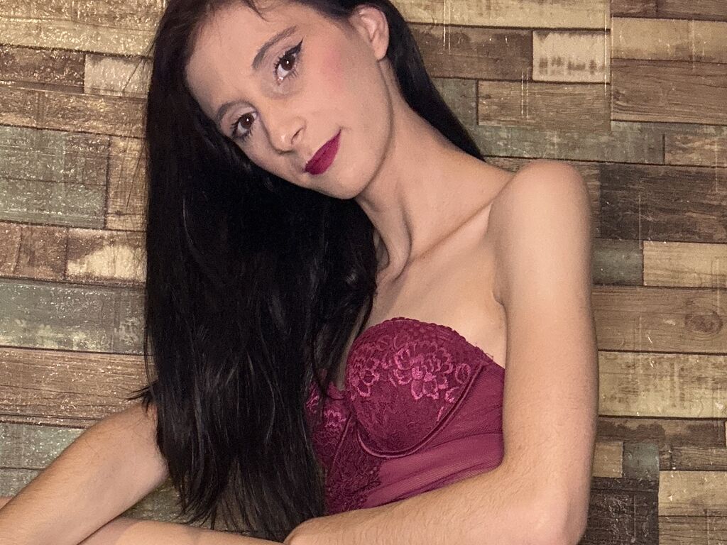 AmiyahLashay webcam girl