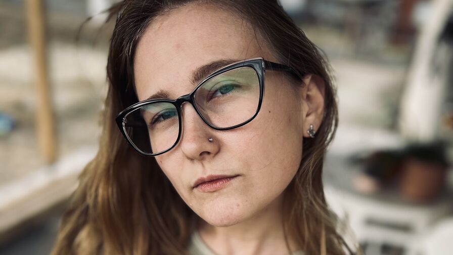 GlossyMonica