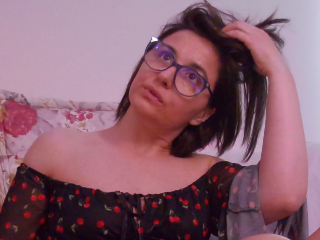 webcam model SophieLou from Web Night Cam webcam model SophieLou from Web Night Cam