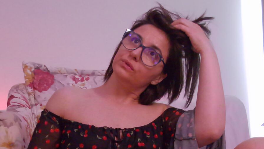 Watch SophieLou live on Sex Girls Blend