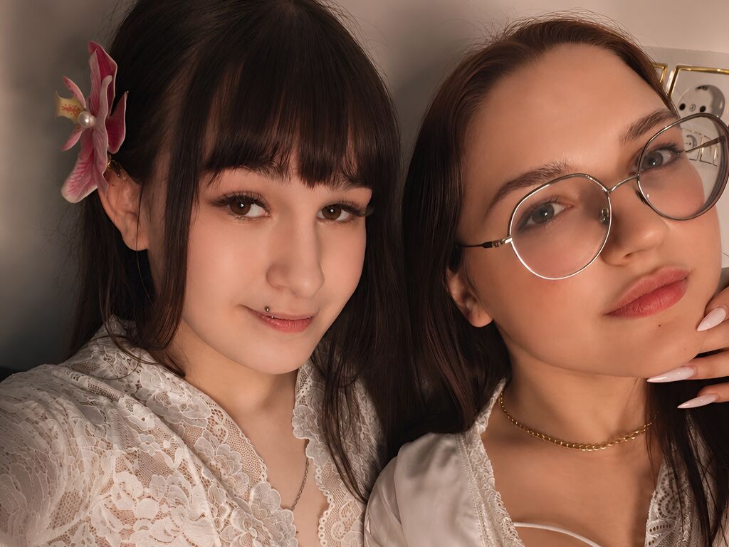 JazminAndSina lesbian live stream image
