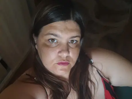 Chat with IonyEllaa