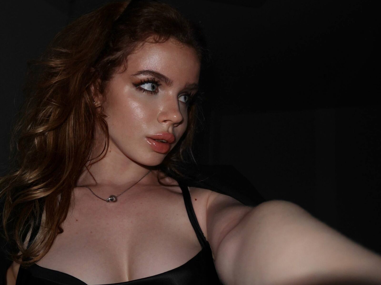 Live cam for AsellaStars