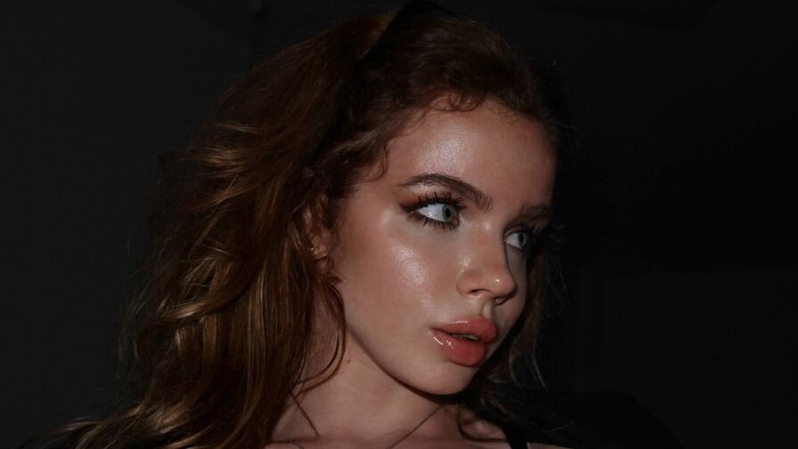 Watch AsellaStars live on Sex Girls Blend