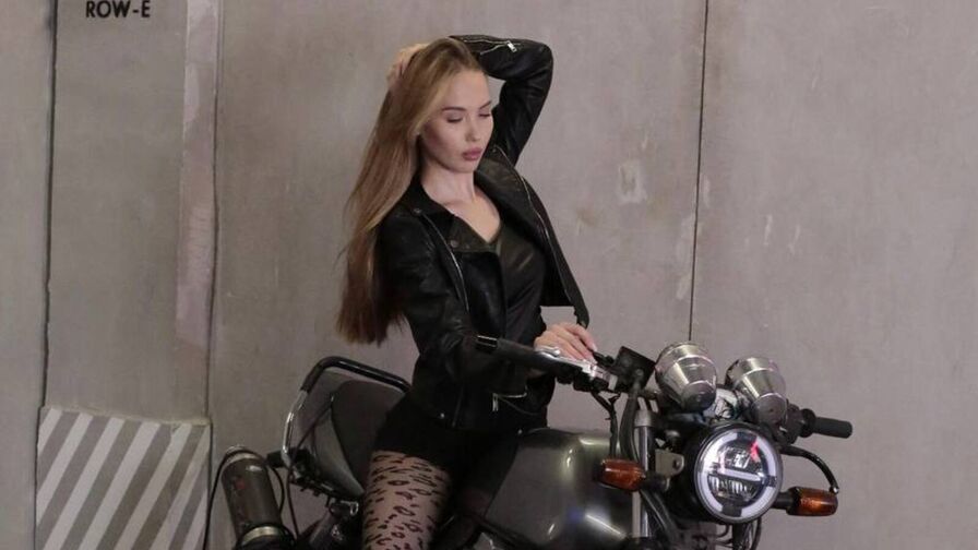 Watch MargotAbbot live on Sex Girls Blend