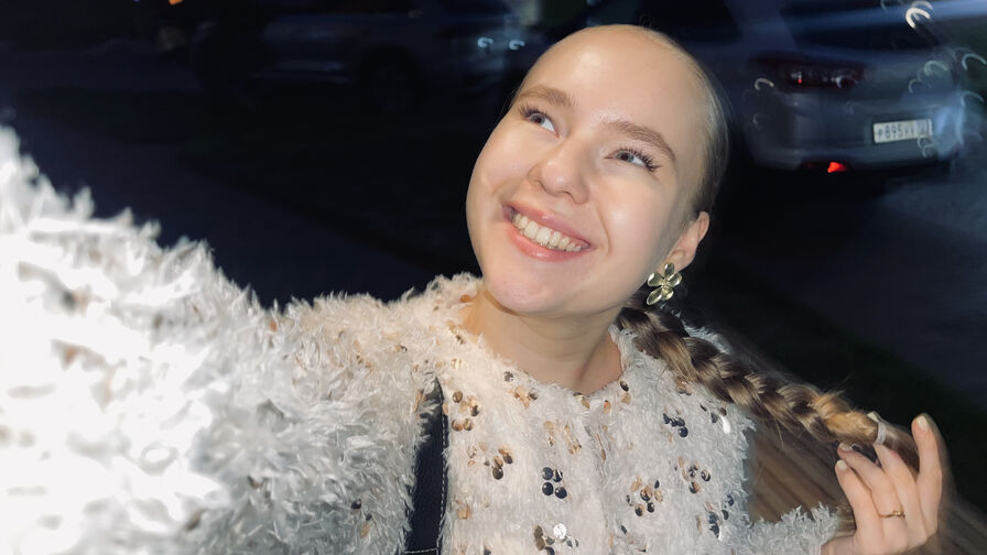 Watch CristinAuslander live on shemalefreeporn.net