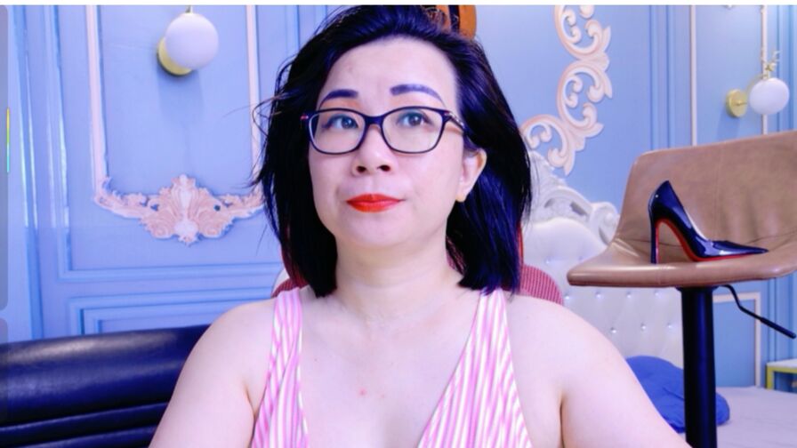 Watch LucianaMecacci live on Sex Girls Blend