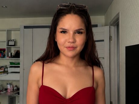 Chat with NoraVelin
