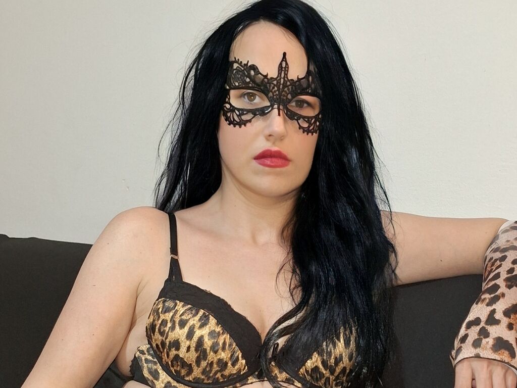 TessaTaviani mature live webcam image