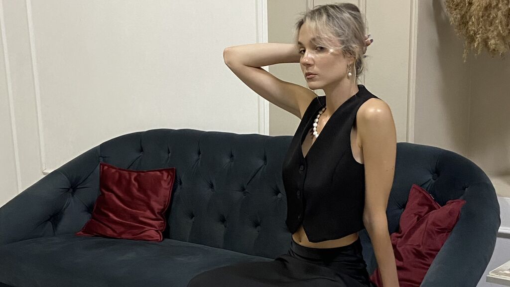 Watch LunaJann from LiveJasmin on GirlsOfJasmin