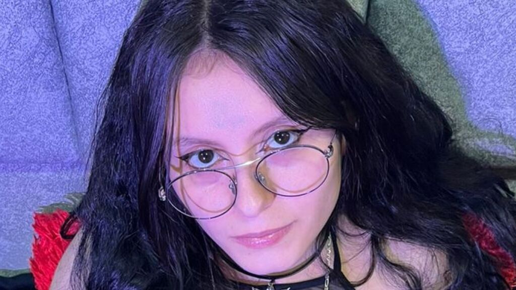 NaomiMolie cover