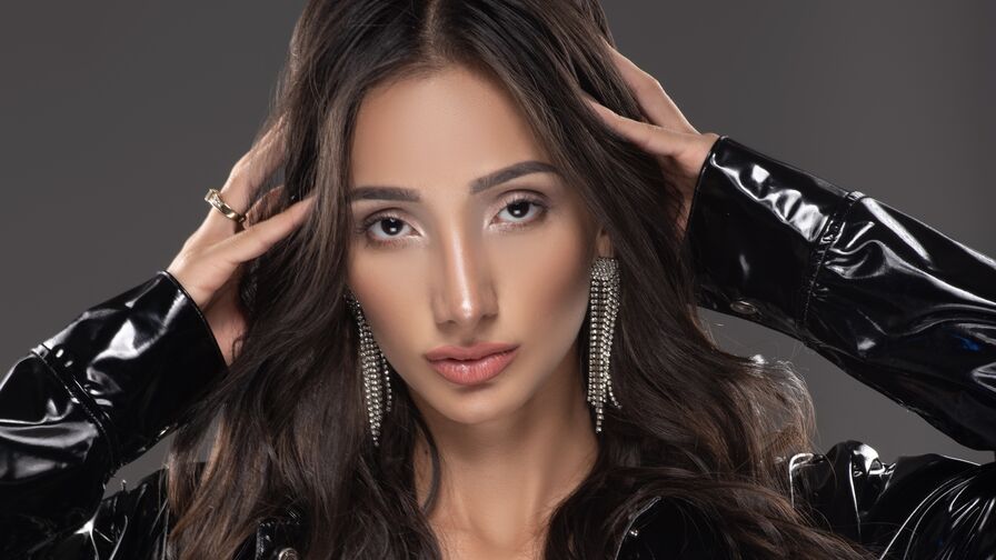 Watch SarahSenz live on Sex Zoom