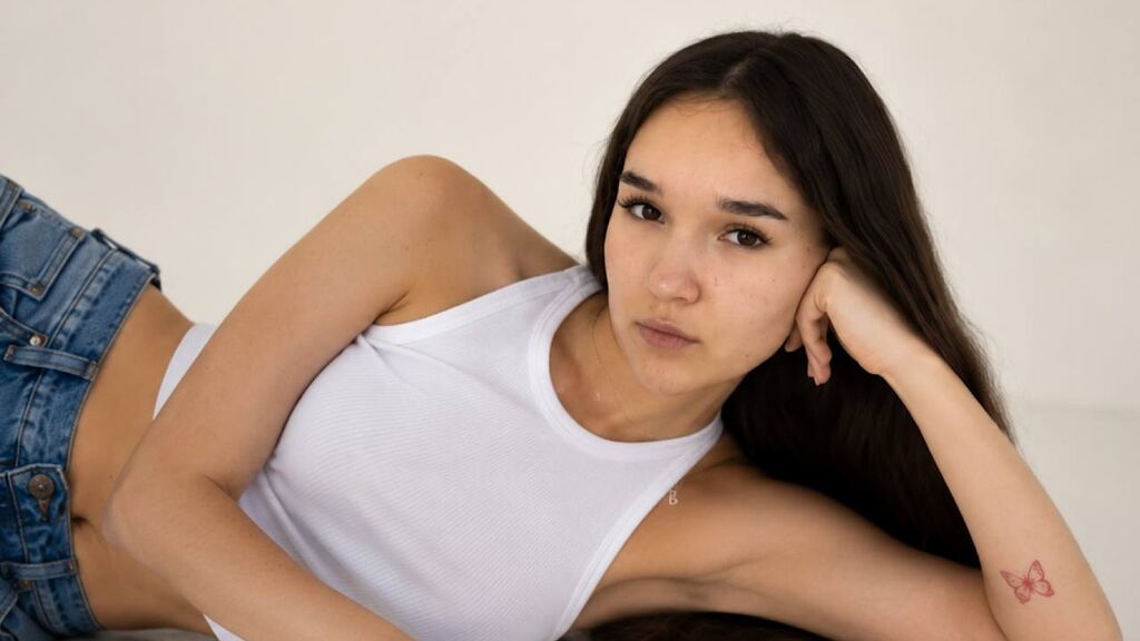 Sex chat gratuit in direct cu JoanForan pe LiveJasmin