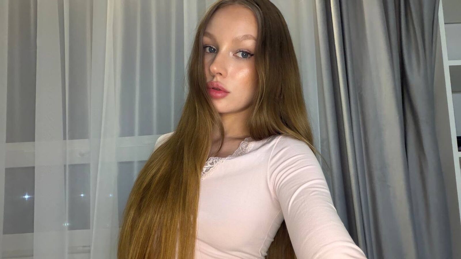 ChloeSmi erotic portrait