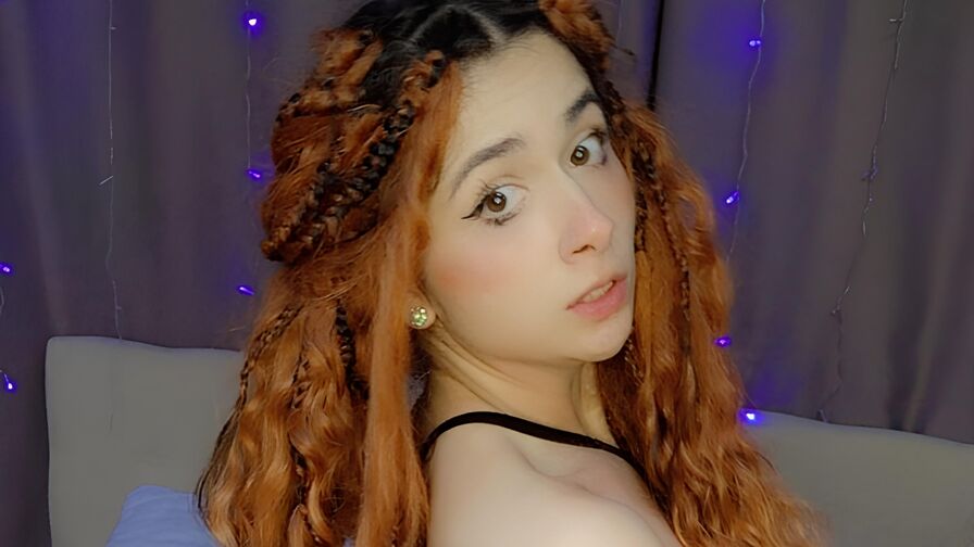 Watch AdrianaClide live on shemalefreeporn.net