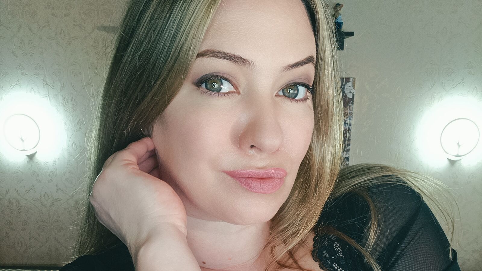 LolaJoly erotic portrait