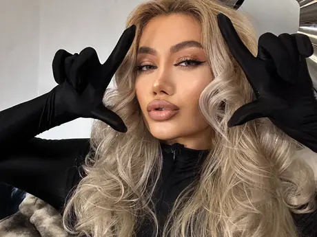 Chat with RosalinLafayette