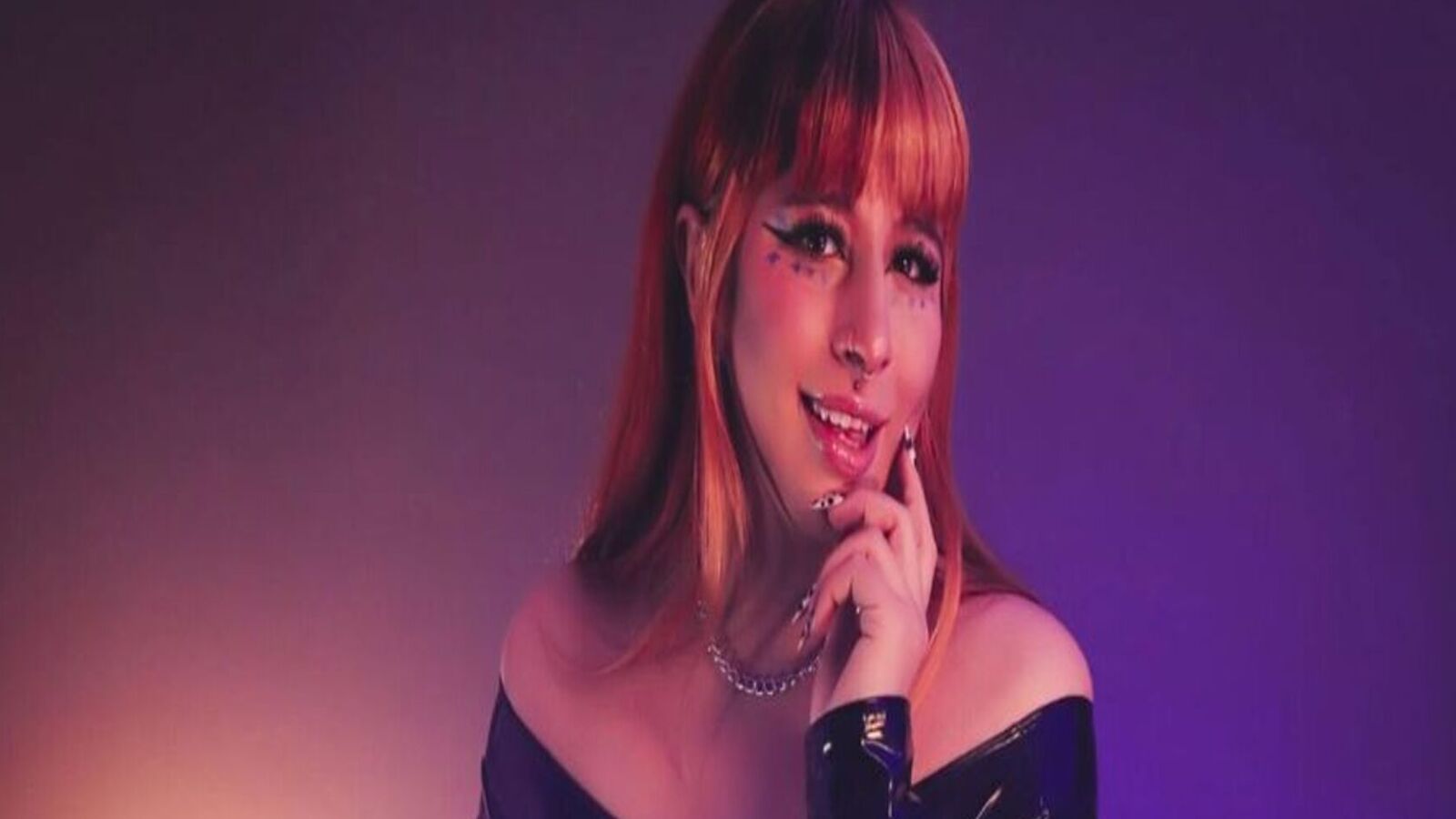 AriHolly erotic portrait