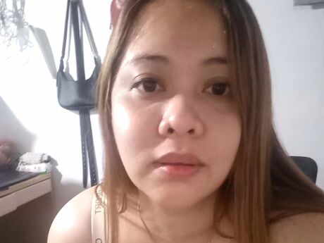 Chat with HannaNewell