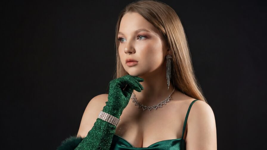 Watch MariaRobinsone on CoolMagazineOnline.com