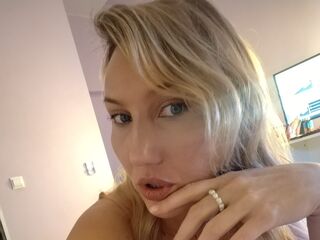 ElizaMayers is a webcam model from Russia age 42