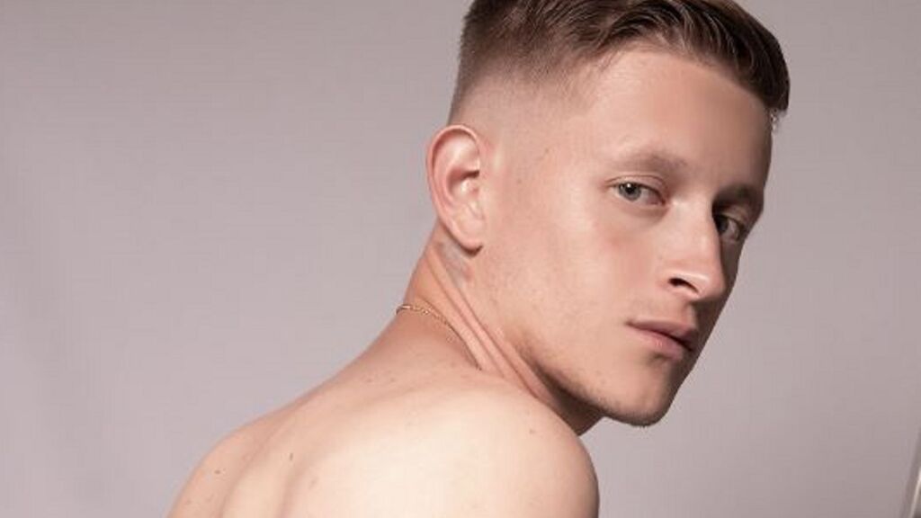 AnthonyKingg live cam model at LiveJasmin
