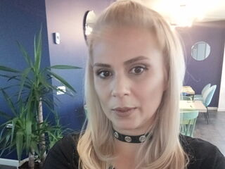 EmmaTides Live Cam Model