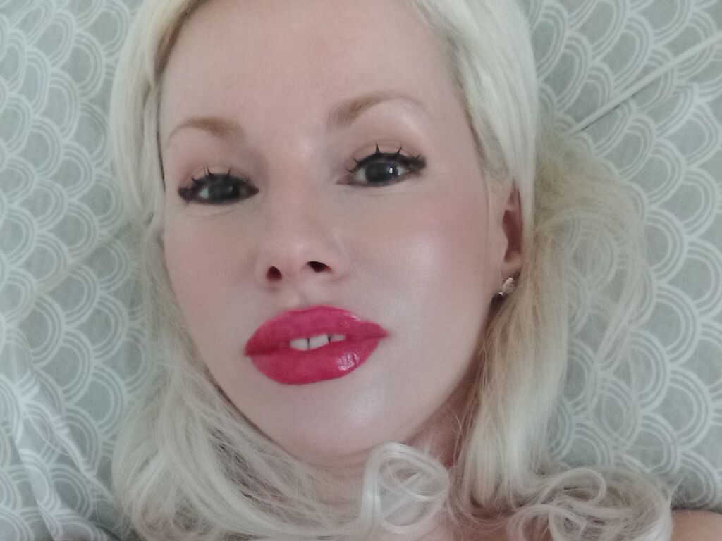 LaymaFlay webcam girl preview