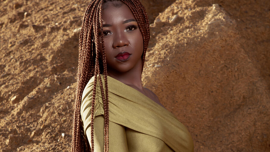 EbonyNellie – Female | Glam Magazine