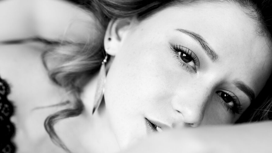 Watch RitaMoonllight live on Fleur Mature