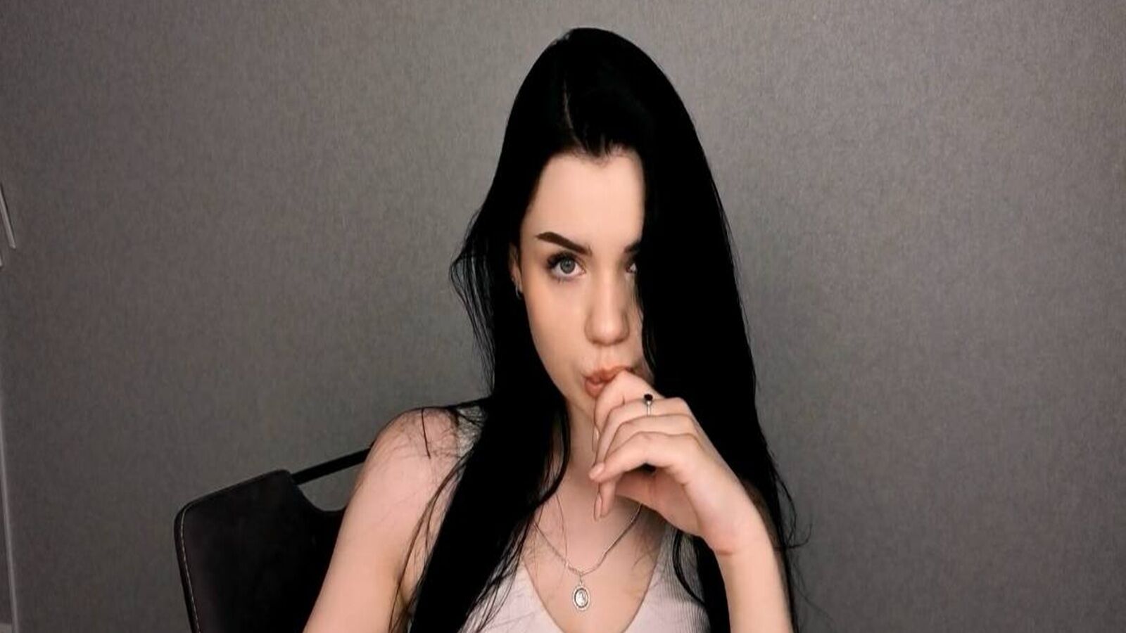 MirelLee erotic portrait