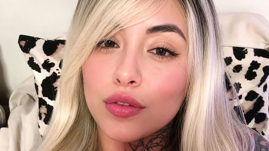 Watch NatiLat live on Sex Zoom