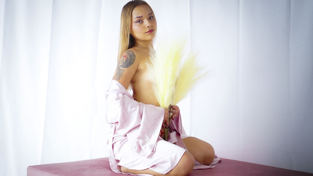 LiahJoness online on GirlsOfJasmin