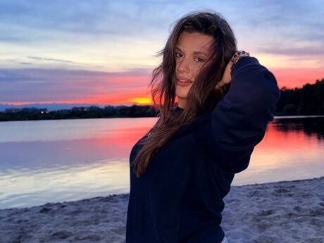 Chat with CarlyFelde